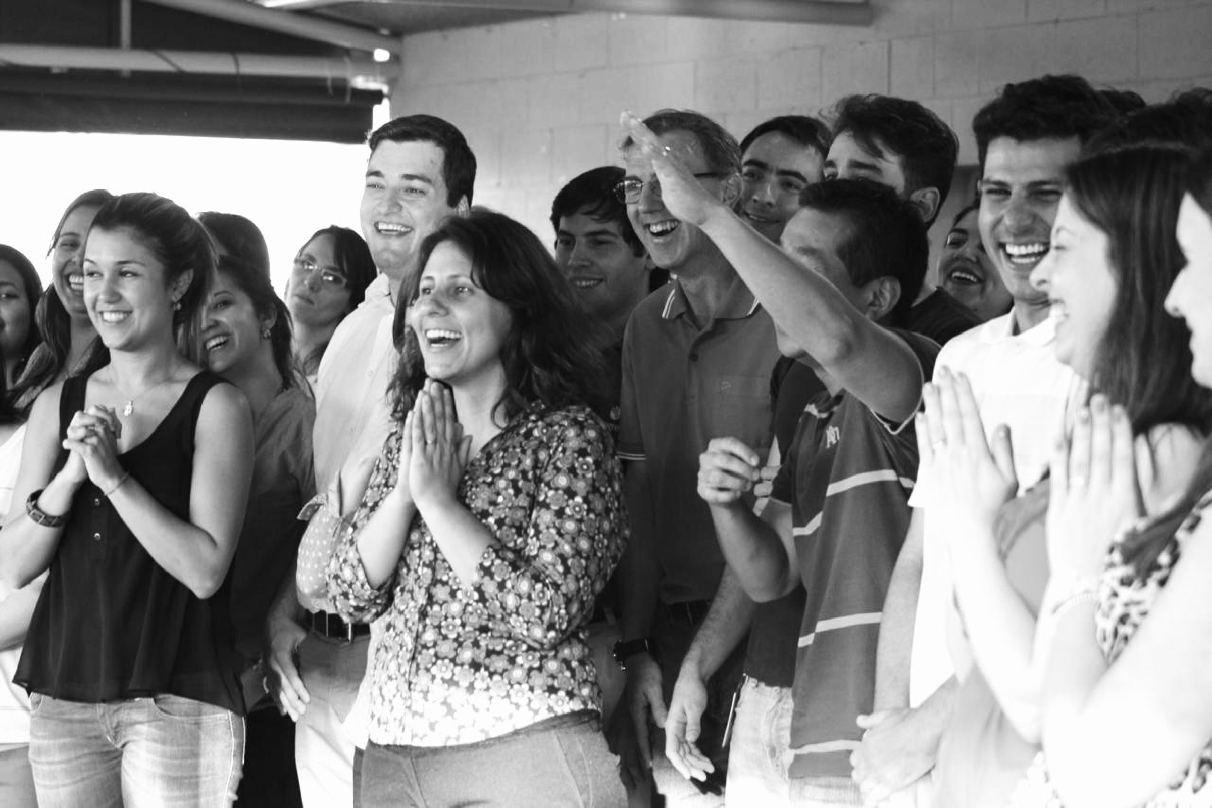 Grupo reunido durante uma experiência corporativa da Oroboro Teatro